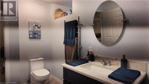 210 8Th Street, Hanover, ON - Indoor Photo Showing Bathroom