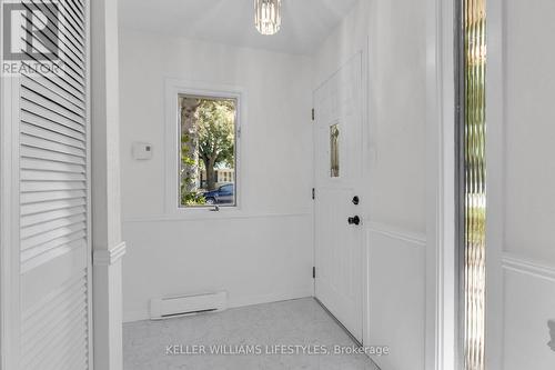 Front foyer - 39 Oneida Road, London, ON - Indoor Photo Showing Other Room