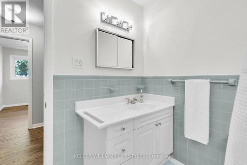 Primary bathroom - 39 Oneida Road, London, ON - Indoor Photo Showing Bathroom