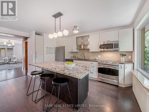 22 - 8 Corinth Gardens, Toronto C10, ON - Indoor Photo Showing Kitchen With Upgraded Kitchen