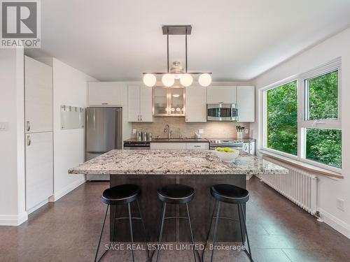 22 - 8 Corinth Gardens, Toronto C10, ON - Indoor Photo Showing Kitchen With Upgraded Kitchen