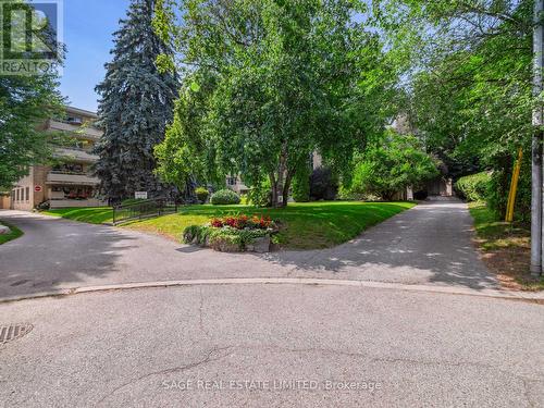 22 - 8 Corinth Gardens, Toronto C10, ON - Outdoor