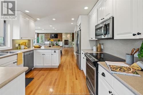 21430 Lynn Drive, Wheatley, ON - Indoor Photo Showing Kitchen With Double Sink With Upgraded Kitchen