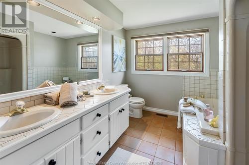 21430 Lynn Drive, Wheatley, ON - Indoor Photo Showing Bathroom