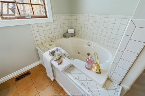 21430 Lynn Drive, Wheatley, ON - Indoor Photo Showing Bathroom