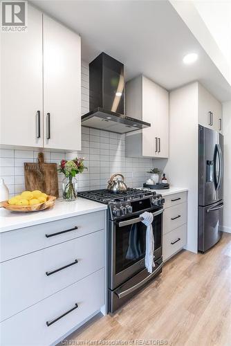 3 Clara Crescent, Chatham, ON - Indoor Photo Showing Kitchen With Upgraded Kitchen