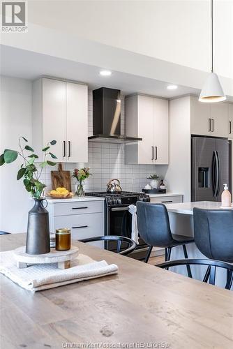 3 Clara Crescent, Chatham, ON - Indoor Photo Showing Kitchen With Upgraded Kitchen