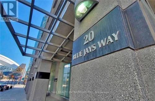 1017 - 20 Blue Jays Way, Toronto, ON - 