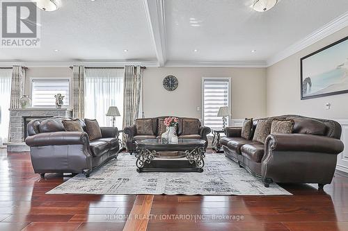 9 Elias Snider Court, Whitchurch-Stouffville, ON - Indoor Photo Showing Living Room