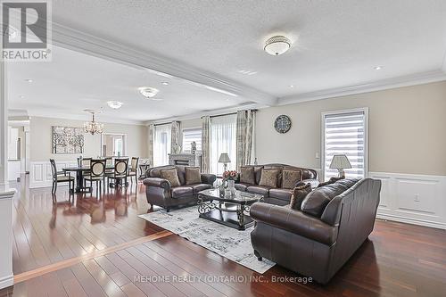 9 Elias Snider Court, Whitchurch-Stouffville, ON - Indoor Photo Showing Living Room