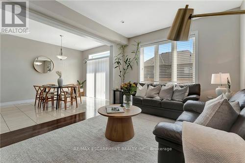 115 Matteo Trail, Hamilton, ON - Indoor Photo Showing Living Room