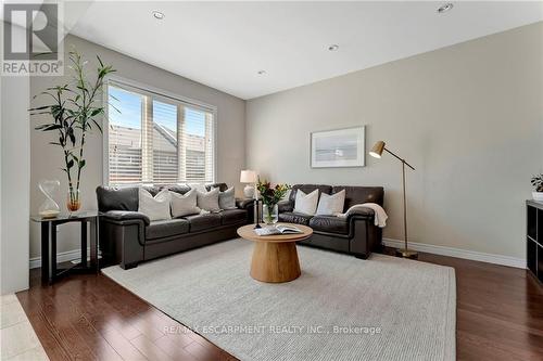 115 Matteo Trail, Hamilton, ON - Indoor Photo Showing Living Room