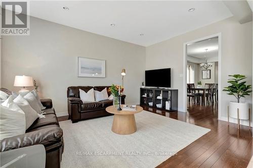 115 Matteo Trail, Hamilton, ON - Indoor Photo Showing Living Room