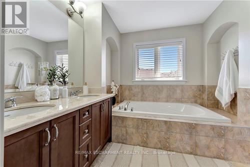 115 Matteo Trail, Hamilton, ON - Indoor Photo Showing Bathroom