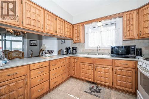 18428 County Road 2 Road, Cornwall, ON - Indoor Photo Showing Kitchen