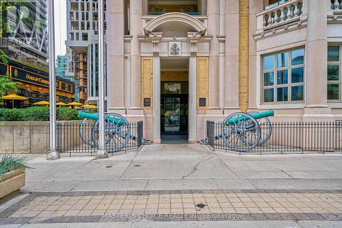 2307 - 426 University Avenue, Toronto, ON - Outdoor