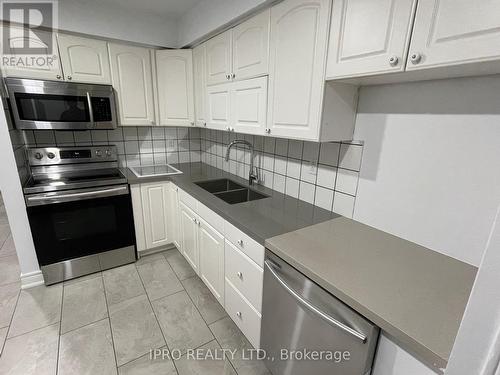 35 - 41 Mississauga Vly Boulevard E, Mississauga, ON - Indoor Photo Showing Kitchen With Double Sink