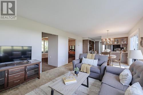 14004 Cleeves Line, Chatham-Kent (Highgate), ON - Indoor Photo Showing Living Room