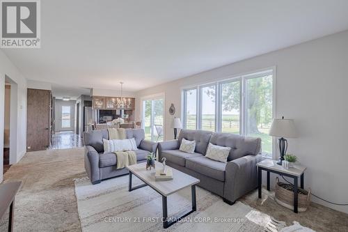 14004 Cleeves Line, Chatham-Kent (Highgate), ON - Indoor Photo Showing Living Room