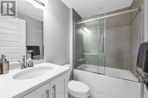 312 - 50 Kaitting Trail, Oakville, ON - Indoor Photo Showing Bathroom