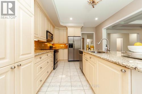 1387 Ferncrest Road, Oakville, ON - Indoor Photo Showing Kitchen With Upgraded Kitchen