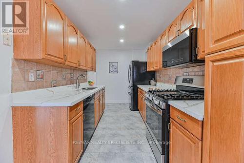 23 Gold Finch Court, Brampton, ON - Indoor Photo Showing Kitchen