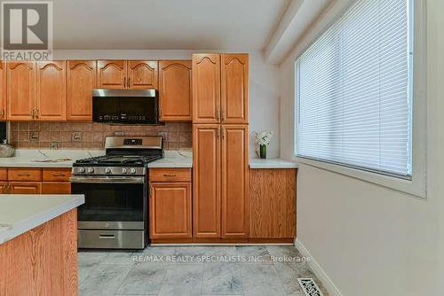 23 Gold Finch Court, Brampton, ON - Indoor Photo Showing Kitchen