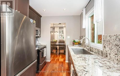3569 Nutcracker Drive, Mississauga, ON - Indoor Photo Showing Kitchen With Upgraded Kitchen