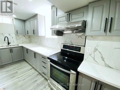 43 Hoxton Road, Brampton, ON - Indoor Photo Showing Kitchen With Double Sink With Upgraded Kitchen