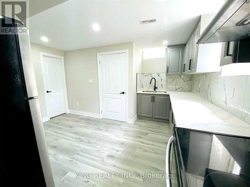 43 Hoxton Road, Brampton, ON - Indoor Photo Showing Kitchen