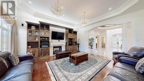 8 Heritage Woods Manor, Markham (Devil'S Elbow), ON - Indoor Photo Showing Living Room With Fireplace