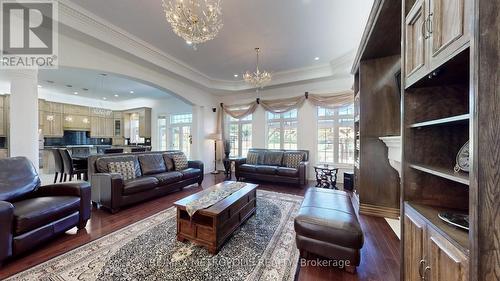 8 Heritage Woods Manor, Markham (Devil'S Elbow), ON - Indoor Photo Showing Living Room