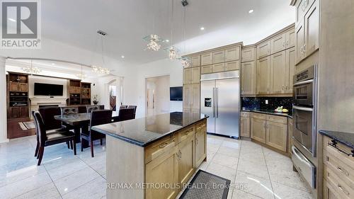 8 Heritage Woods Manor, Markham (Devil'S Elbow), ON - Indoor Photo Showing Kitchen With Upgraded Kitchen