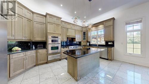 8 Heritage Woods Manor, Markham (Devil'S Elbow), ON - Indoor Photo Showing Kitchen With Upgraded Kitchen