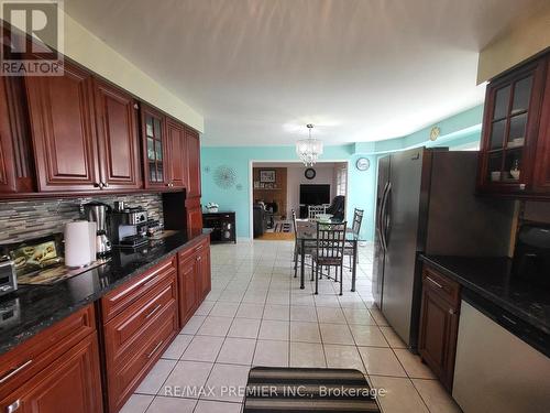 107 Royal Valley Drive, Caledon, ON - Indoor Photo Showing Kitchen