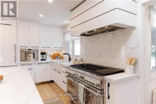 12 Cheval Drive, Grimsby, ON - Indoor Photo Showing Kitchen