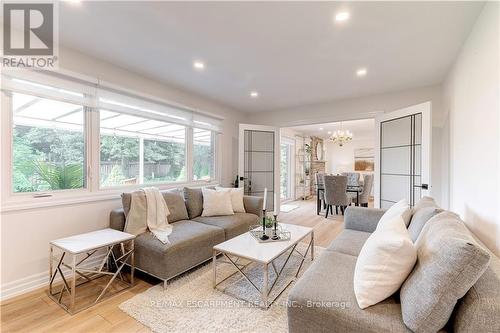 12 Cheval Drive, Grimsby, ON - Indoor Photo Showing Living Room