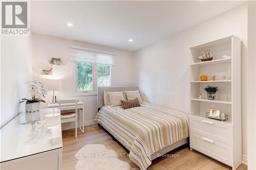 12 Cheval Drive, Grimsby, ON - Indoor Photo Showing Bedroom