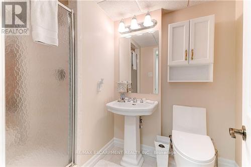 12 Cheval Drive, Grimsby, ON - Indoor Photo Showing Bathroom