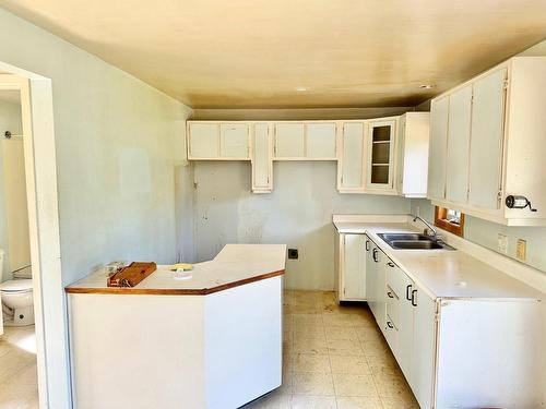 Kitchen - 481 Ch. Du Cap-Rouge, Les Îles-De-La-Madeleine, QC - Indoor Photo Showing Kitchen With Double Sink