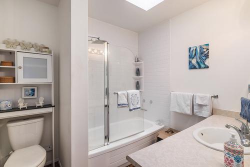 3205-415 Commonwealth Road, Kelowna, BC - Indoor Photo Showing Bathroom