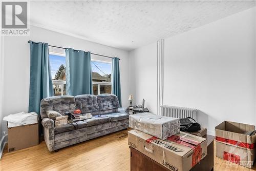 242 Hamilton Street, Hawkesbury, ON - Indoor Photo Showing Living Room