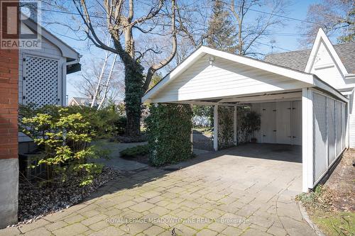 397 Trafalgar Road, Oakville, ON - Outdoor