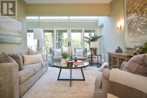 397 Trafalgar Road, Oakville, ON - Indoor Photo Showing Living Room