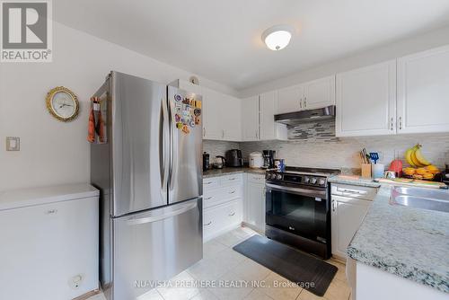 963 Bitterbush Crescent, London, ON - Indoor Photo Showing Kitchen With Double Sink