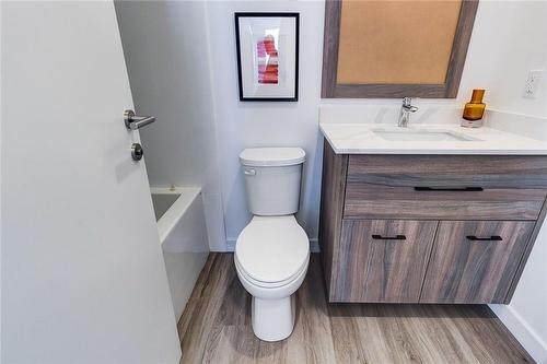 49 Walnut Street S|Unit #2302, Hamilton, ON - Indoor Photo Showing Bathroom