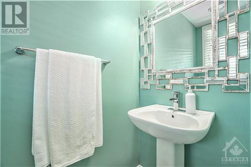 270 Losino Crescent, Ottawa, ON - Indoor Photo Showing Bathroom