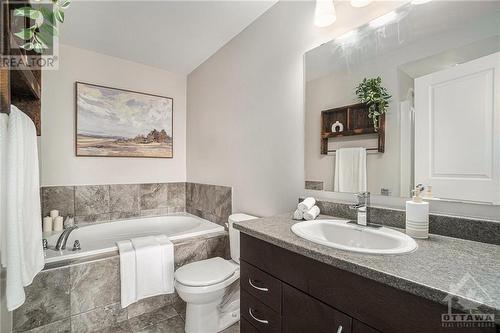 270 Losino Crescent, Ottawa, ON - Indoor Photo Showing Bathroom