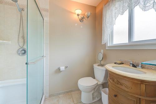 704 Vance Avenue, Kelowna, BC - Indoor Photo Showing Bathroom