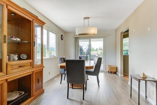 704 Vance Avenue, Kelowna, BC - Indoor Photo Showing Dining Room